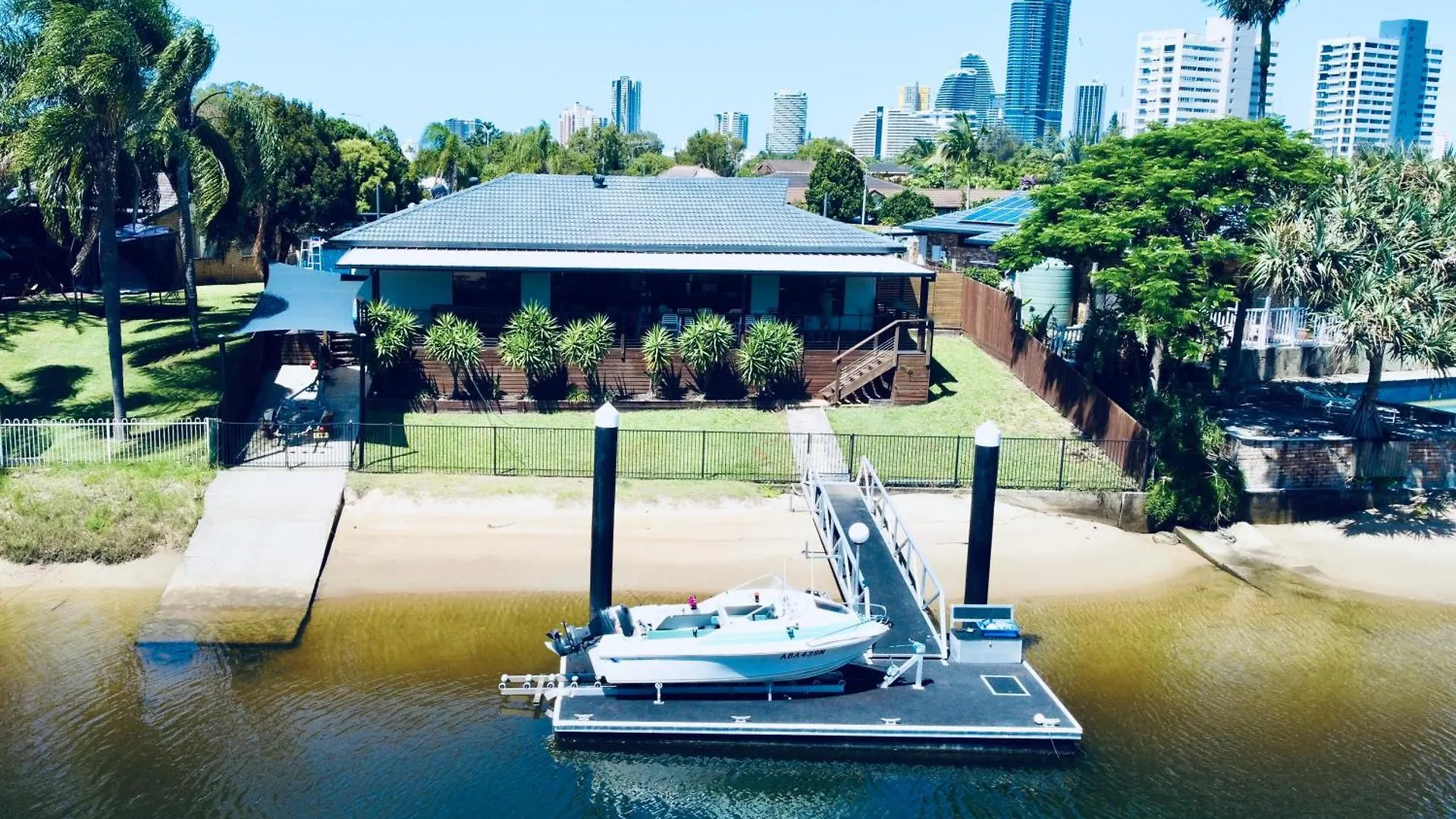 Reflections Broadbeach- Heated Pool! Complete Waterfront Entertainer With Huge Deck, Pool Table And Pontoon غولد كوست 0*,
