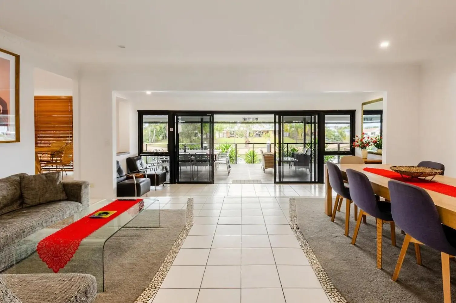 بيت للعطل Reflections Broadbeach- Heated Pool! Complete Waterfront Entertainer With Huge Deck, Pool Table And Pontoon غولد كوست أستراليا
