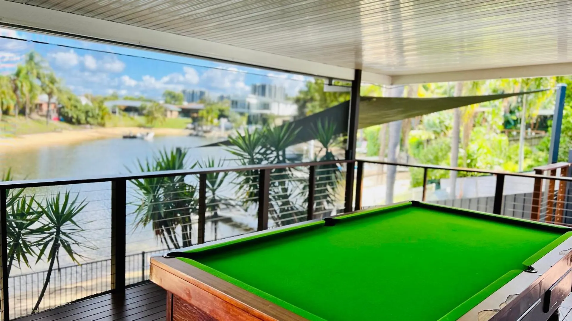 بيت للعطل Reflections Broadbeach- Heated Pool! Complete Waterfront Entertainer With Huge Deck, Pool Table And Pontoon غولد كوست