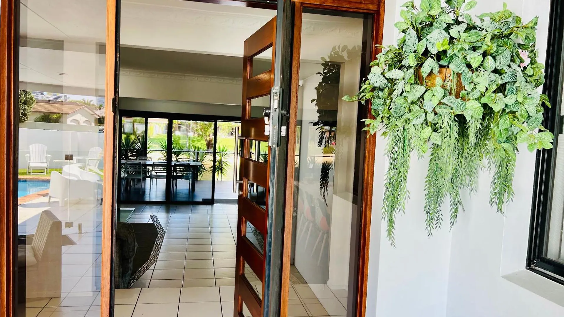 Reflections Broadbeach- Heated Pool! Complete Waterfront Entertainer With Huge Deck, Pool Table And Pontoon غولد كوست بيت للعطل