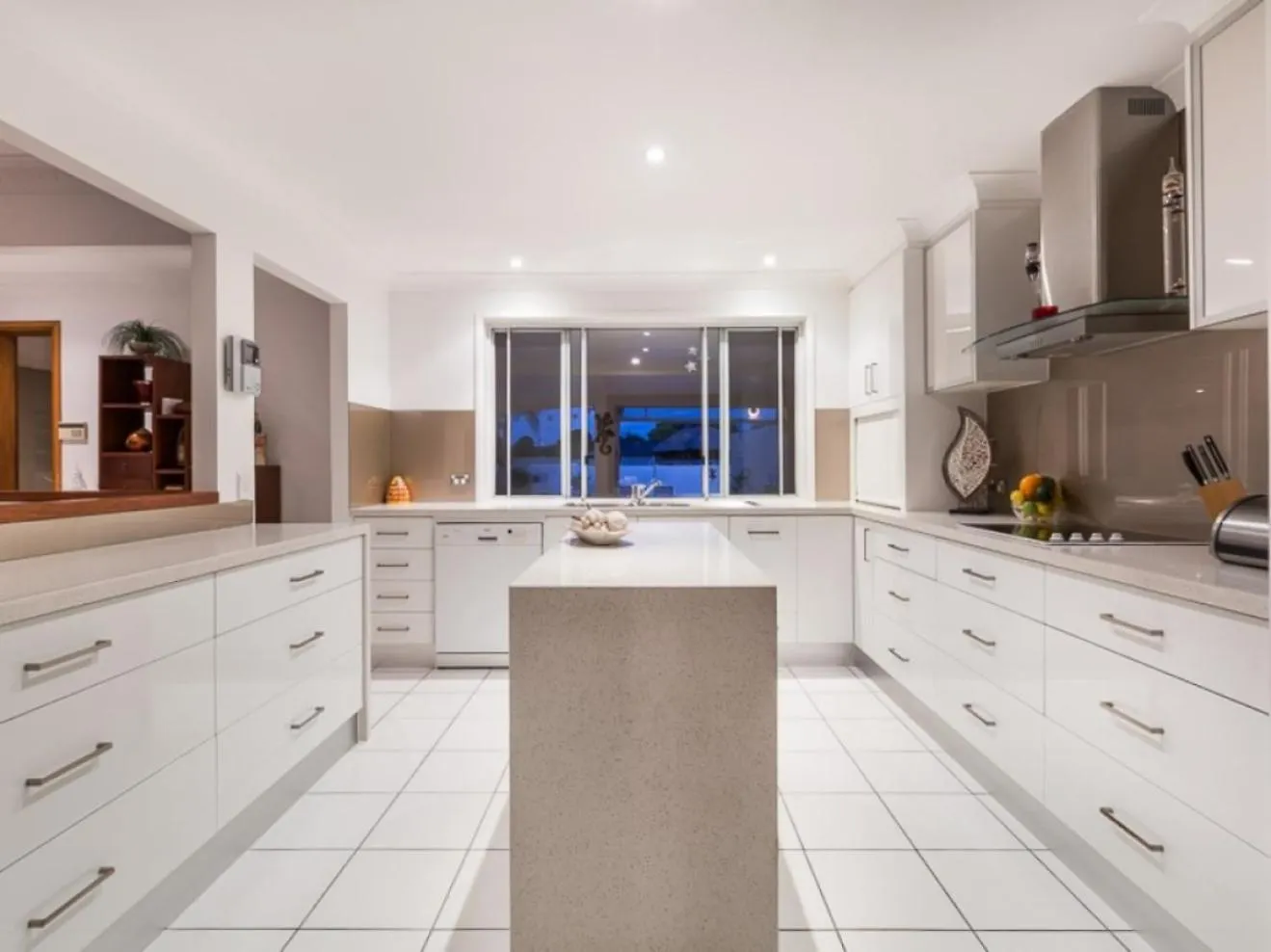 Reflections Broadbeach- Heated Pool! Complete Waterfront Entertainer With Huge Deck, Pool Table And Pontoon Gold Coast
