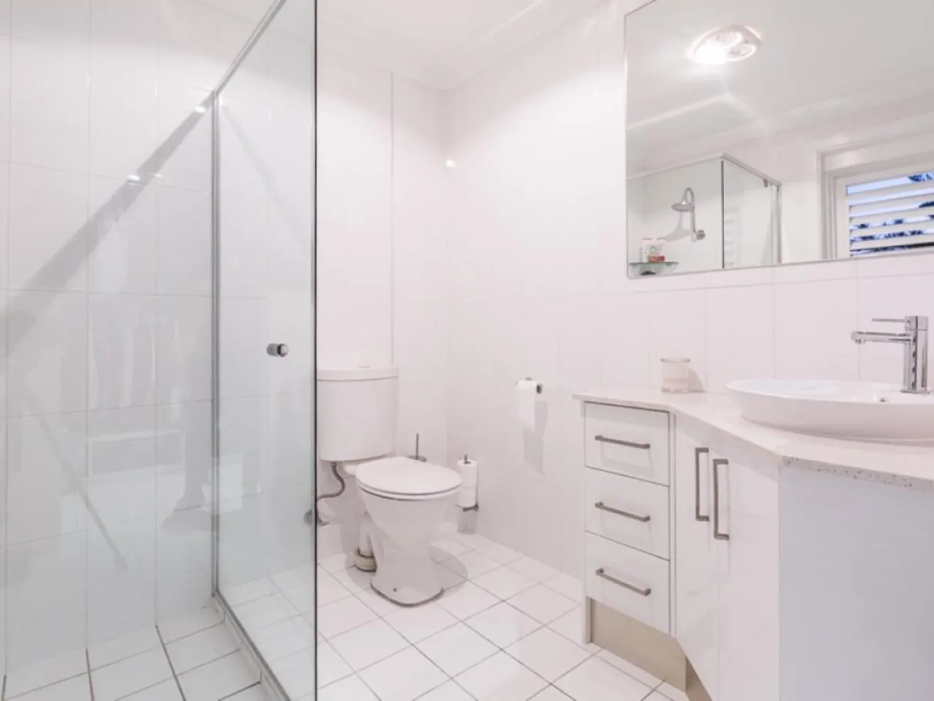 Holiday home Reflections Broadbeach- Heated Pool! Complete Waterfront Entertainer With Huge Deck, Pool Table And Pontoon Gold Coast Australia