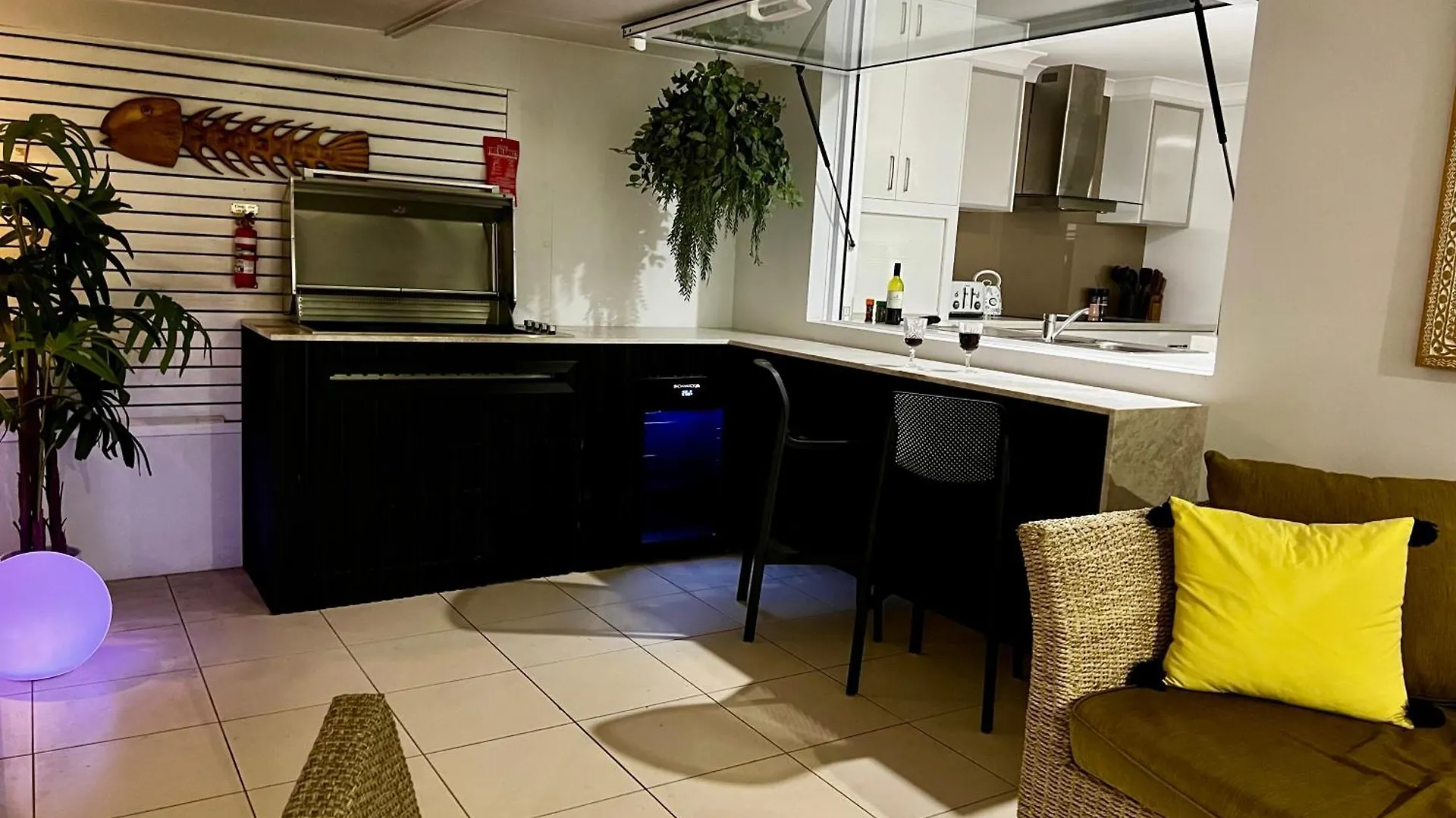 Reflections Broadbeach- Heated Pool! Complete Waterfront Entertainer With Huge Deck, Pool Table And Pontoon Gold Coast