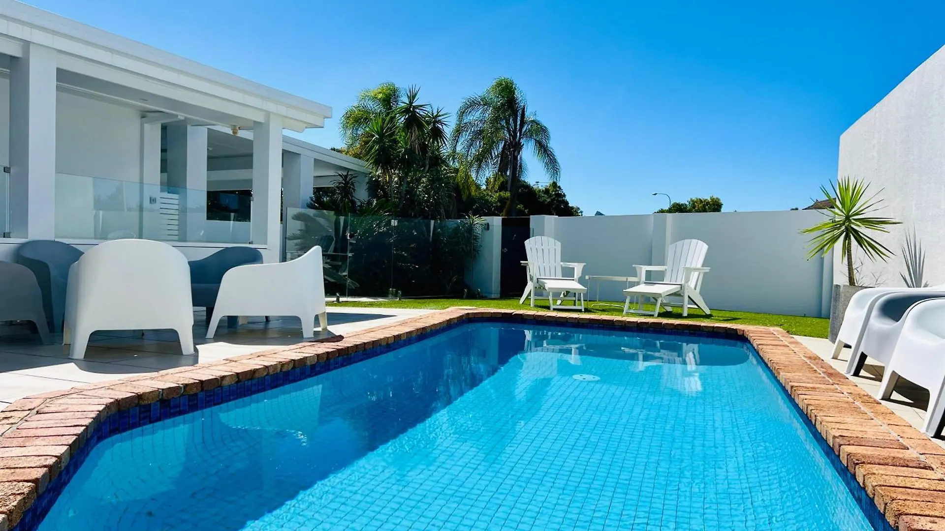 Reflections Broadbeach- Heated Pool! Complete Waterfront Entertainer With Huge Deck, Pool Table And Pontoon Gold Coast Australia